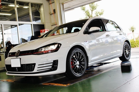 Volkswagen GTI 17インチ スタッドレスタイヤ ゴルフGTi純正17インチの溝たっぷりスタッドレスセット入庫です